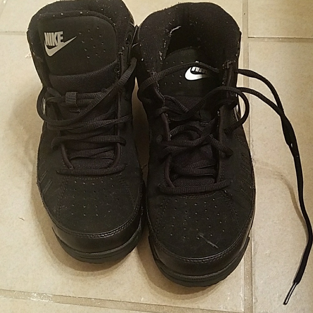 Big boy youth size 7 Nike Flex basketball shoes